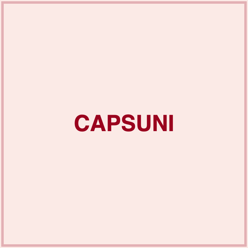 Borcan cu gem de căpșuni și căpșuni proaspete în jur